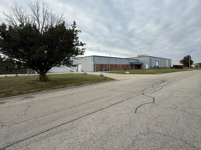 740 Schneider Dr., South Elgin, IL